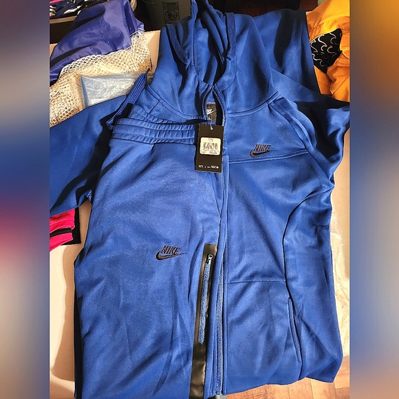 Lady Nike suits - Picture 1 of 3